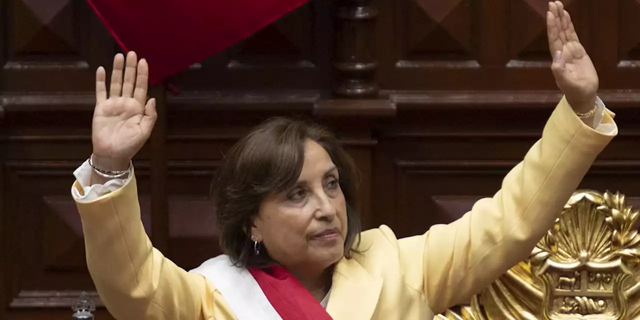 Dina Boluarte asume la presidencia de Perú en sustitución de Pedro Castillo