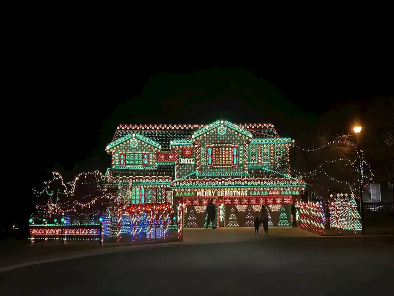 These Christmas house displays put gamer RGB lights to shame