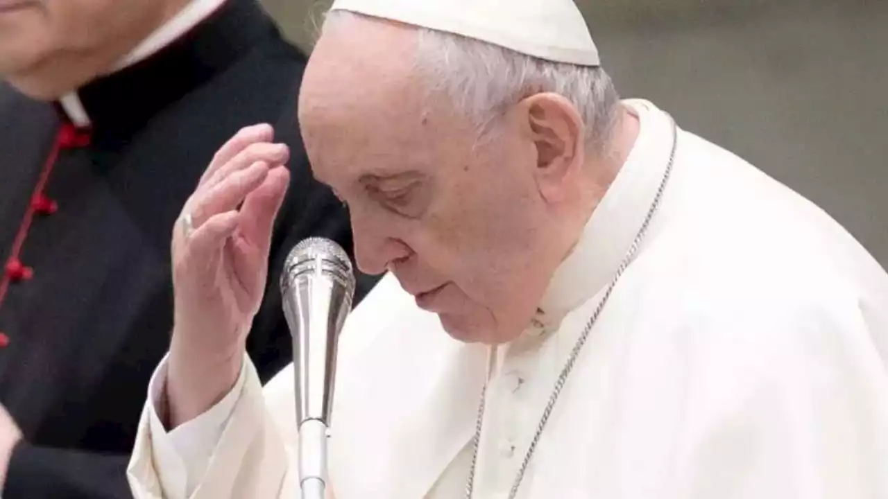 El Papa Francisco llora por Ucrania ante la Virgen de la Inmaculada