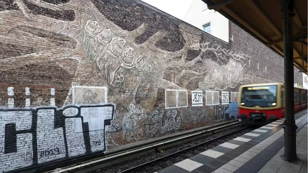 Berlin stellt Wandgemälde am S-Bahnhof Savignyplatz unter Denkmalschutz