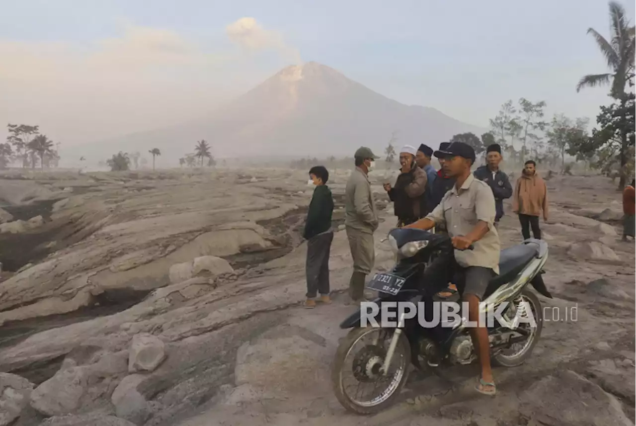 BNPB Berikan Dana Siap Pakai ke Pemkab Lumajang untuk Penanganan Semeru |Republika Online