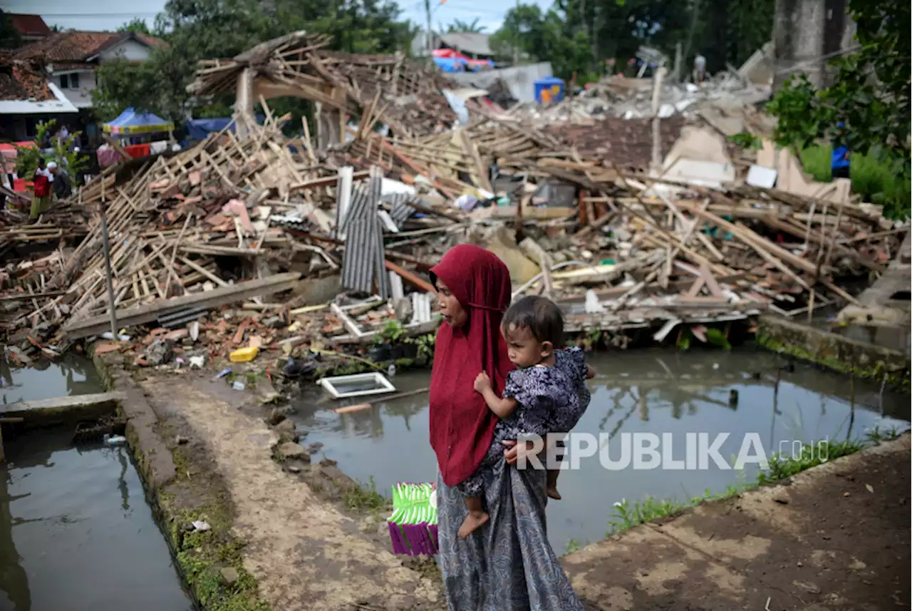 Jokowi Tambah Dana Bantuan Renovasi Rumah Terdampak Gempa Cianjur |Republika Online