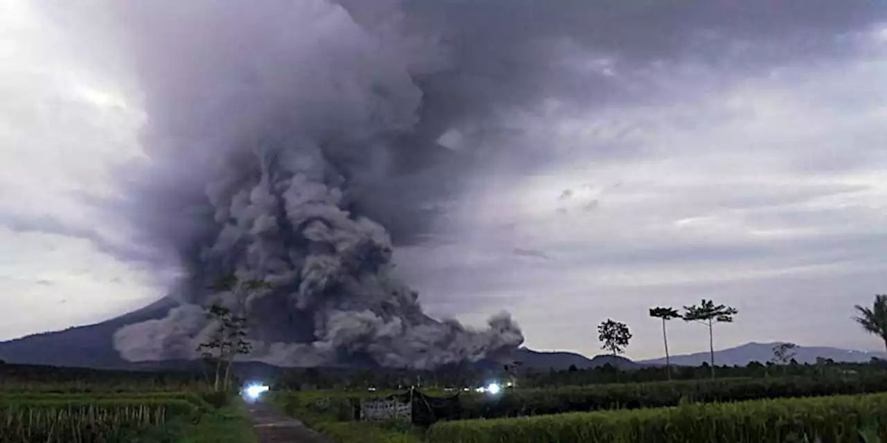 Semeru Kembali Erupsi Pagi Ini, Warga Diminta Tak Beraktivitas di Dekat Sungai