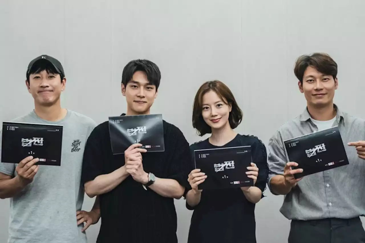 Lee Sun Gyun, Moon Chae Won, And More Test Their Chemistry At 1st Script Reading For SBS’s Upcoming Revenge Drama