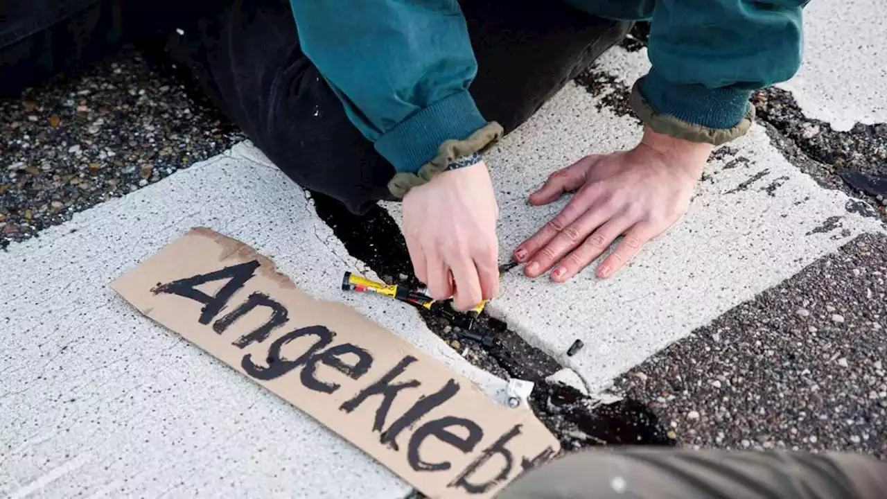 klimaaktivisten blockieren münchner flughafen