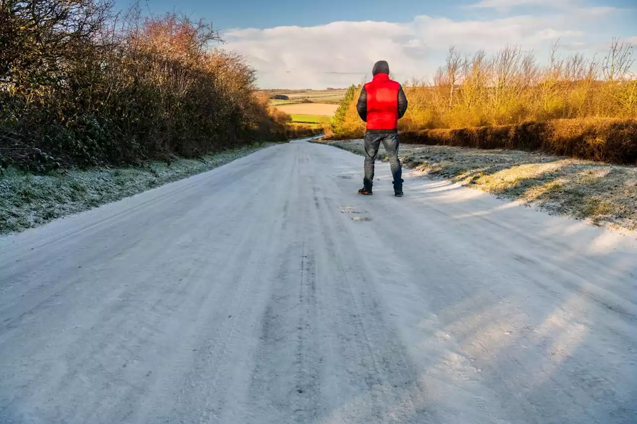 Snow in Yorkshire: Stunning winter scenes in the Wolds as Arctic blast begins