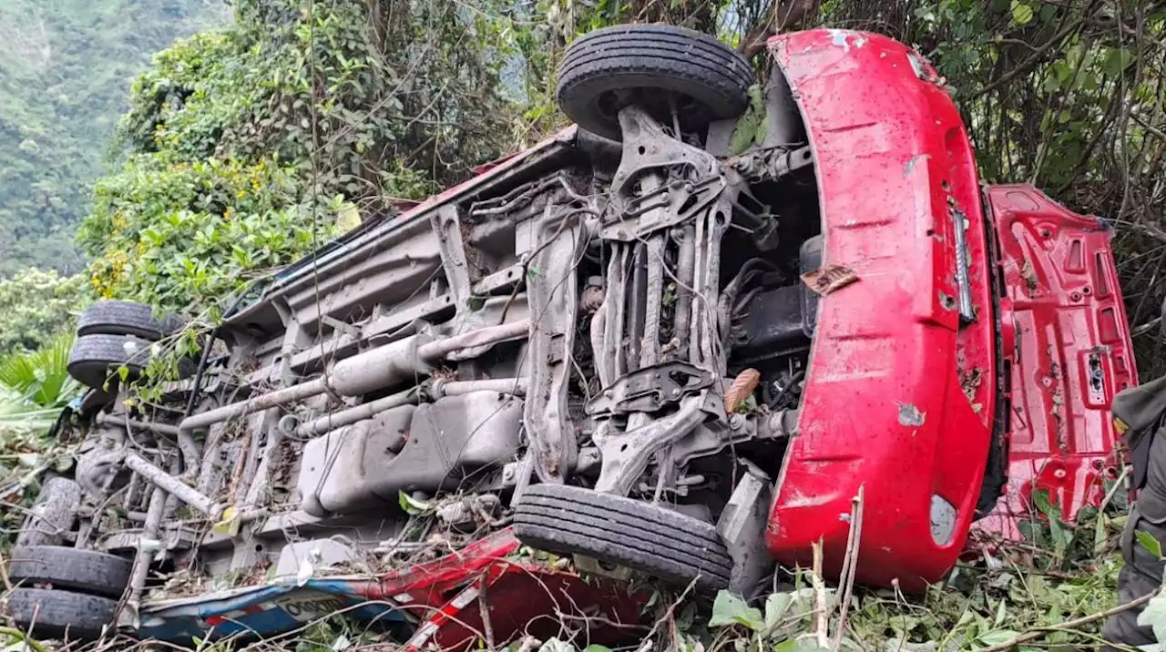 Bus cayó a un abismo en Cundinamarca: 1 muerto y 19 heridos