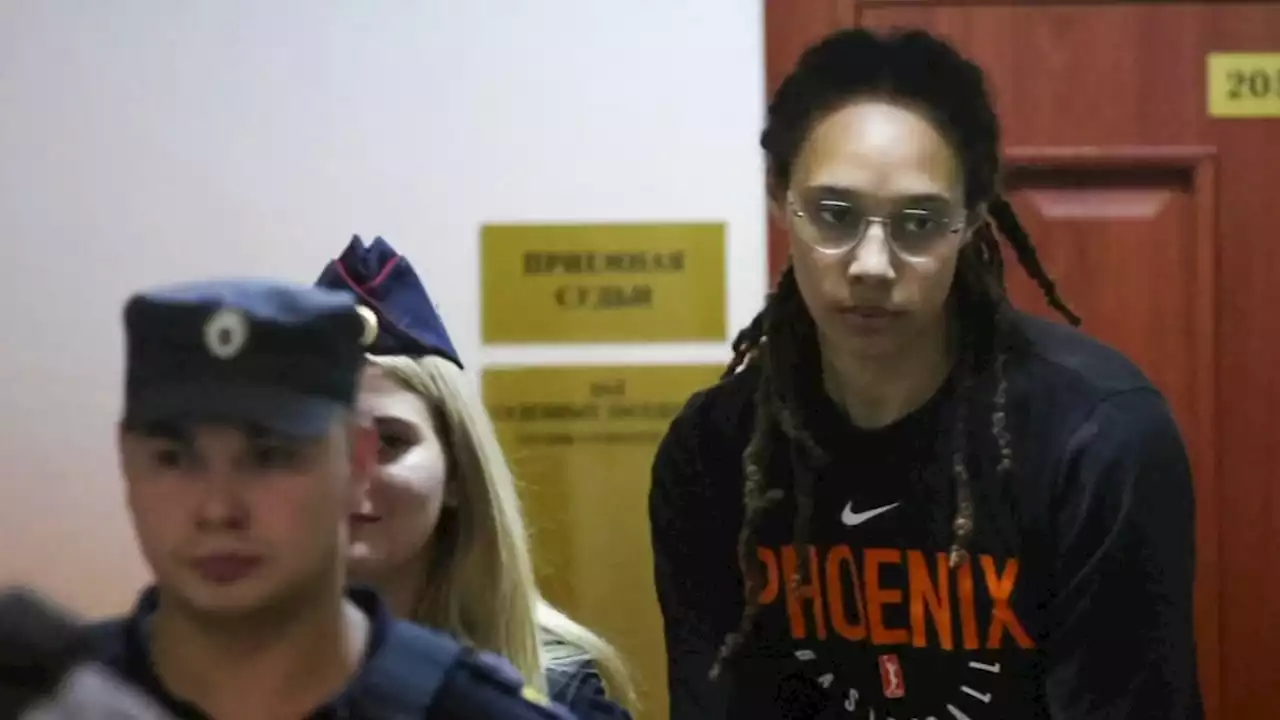 Chicago Sky coach, Senator Dick Durbin react to release of Brittney Griner