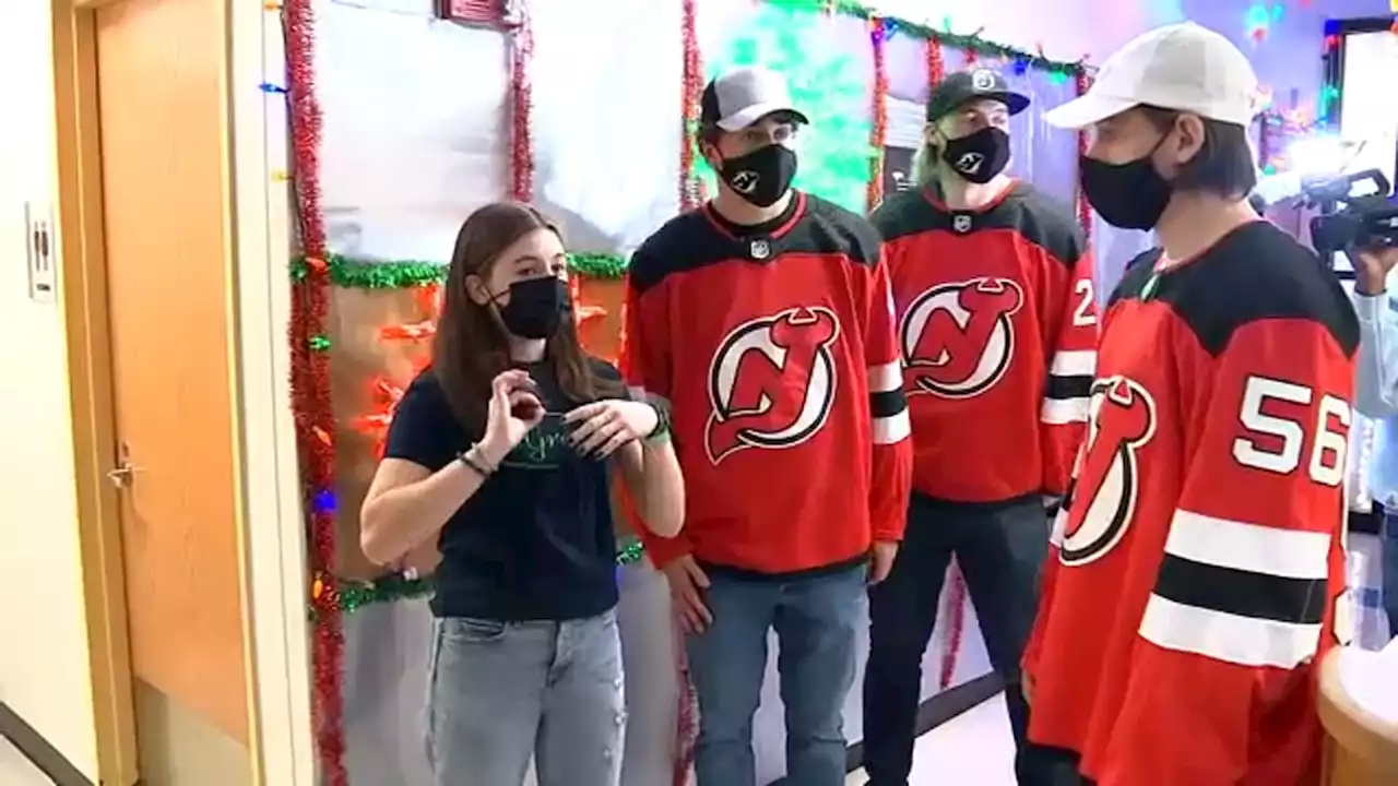 NJ Devils visit Newark Beth Israel to spread holiday cheer to cancer patients