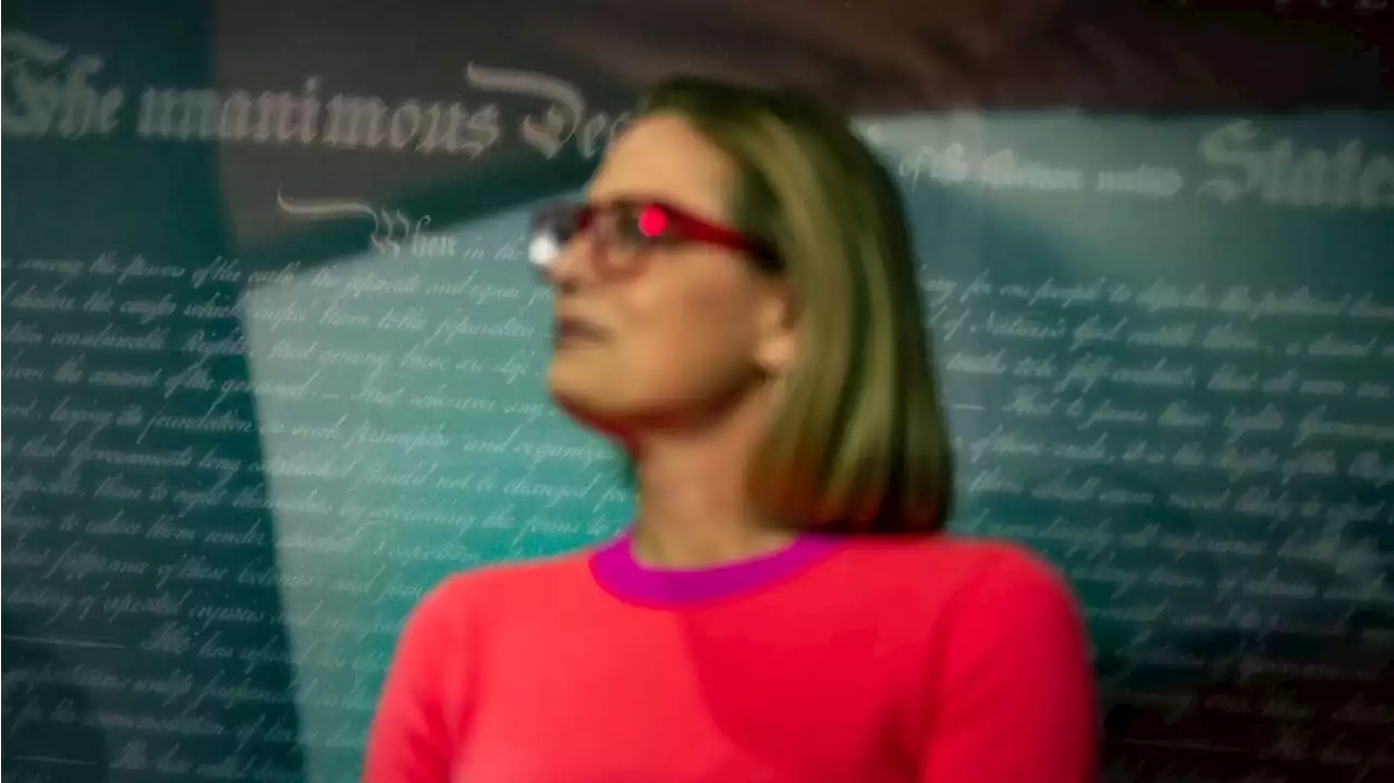 Kyrsten Sinema goes independent, scrambles Senate