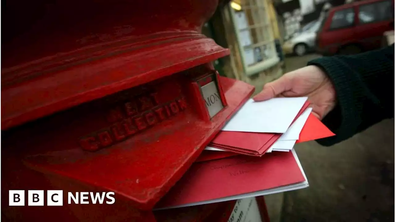 Royal Mail workers begin wave of Christmas strikes