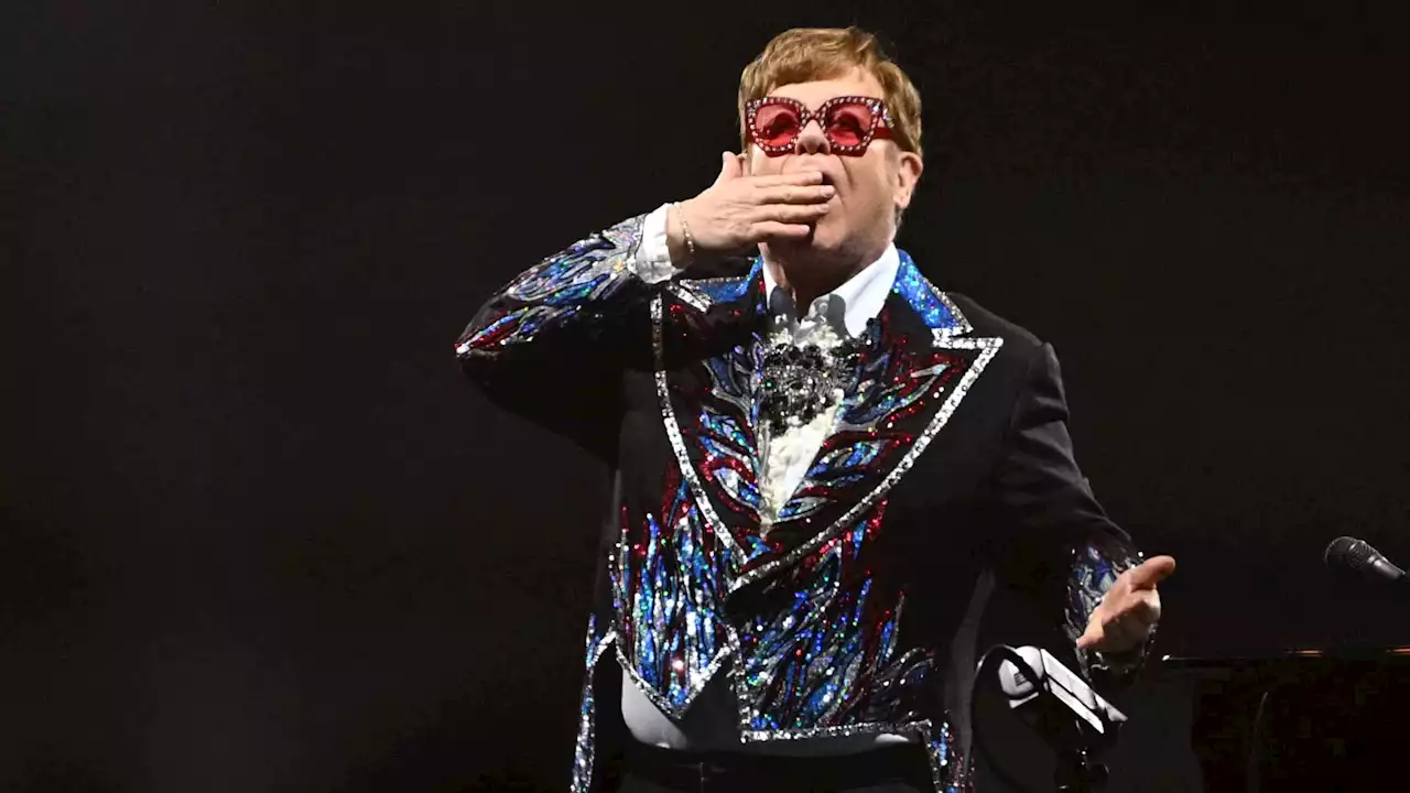 Elton John annonce son départ de Twitter et critique les 'récents changements' sur la plateforme