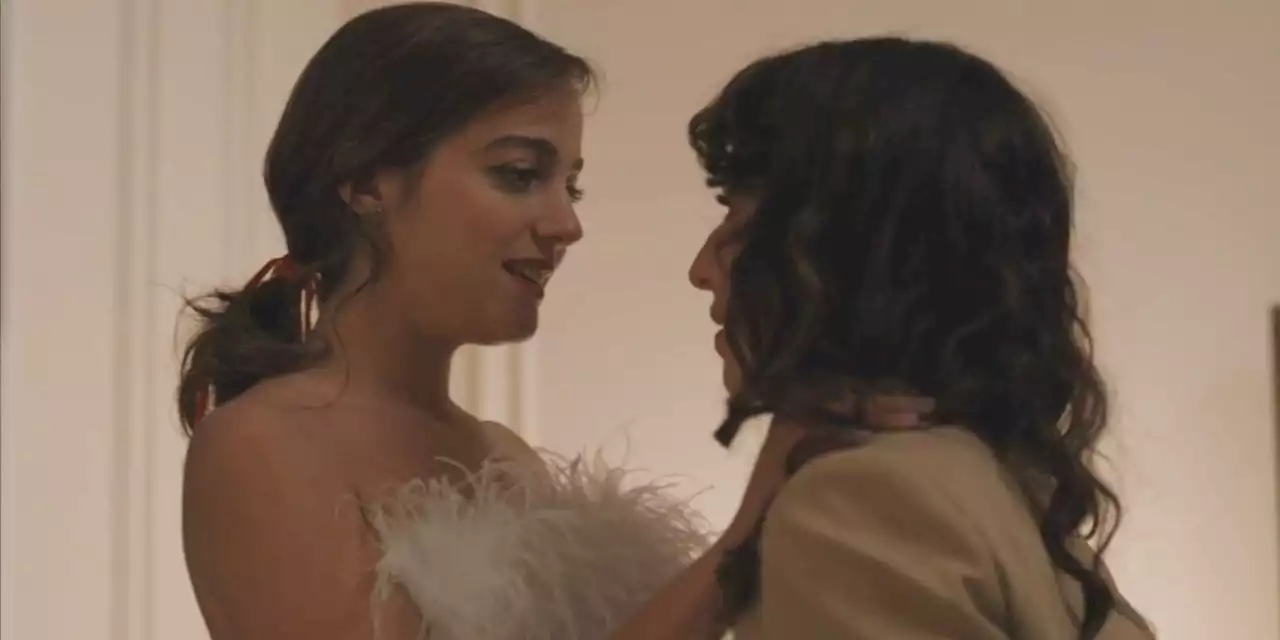 Mia and Valentina's Steamy Scene Is a Power Swap on 'The White Lotus' Season 2