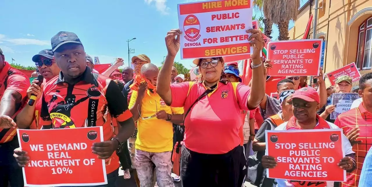 GROUNDUP: Public sector workers march to Parliament, reject 3% wage increase