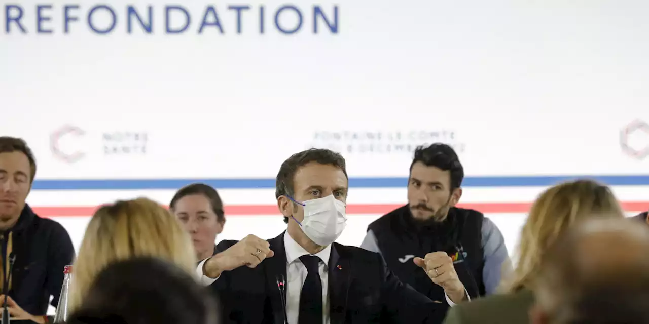 Covid-19 : face à la hausse des cas, Macron se montre masqué dans la Vienne