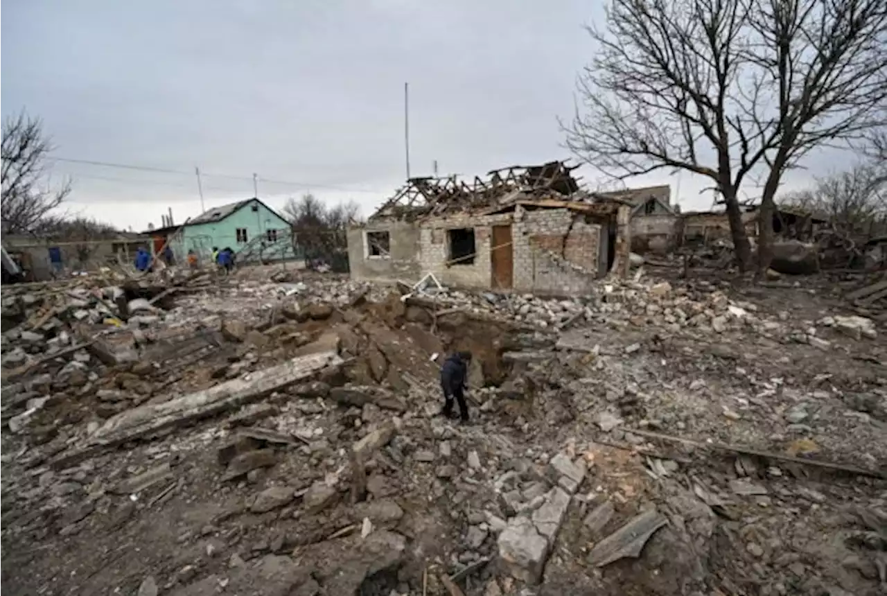 Russia attacks in east Ukraine, appears to scale back war aims