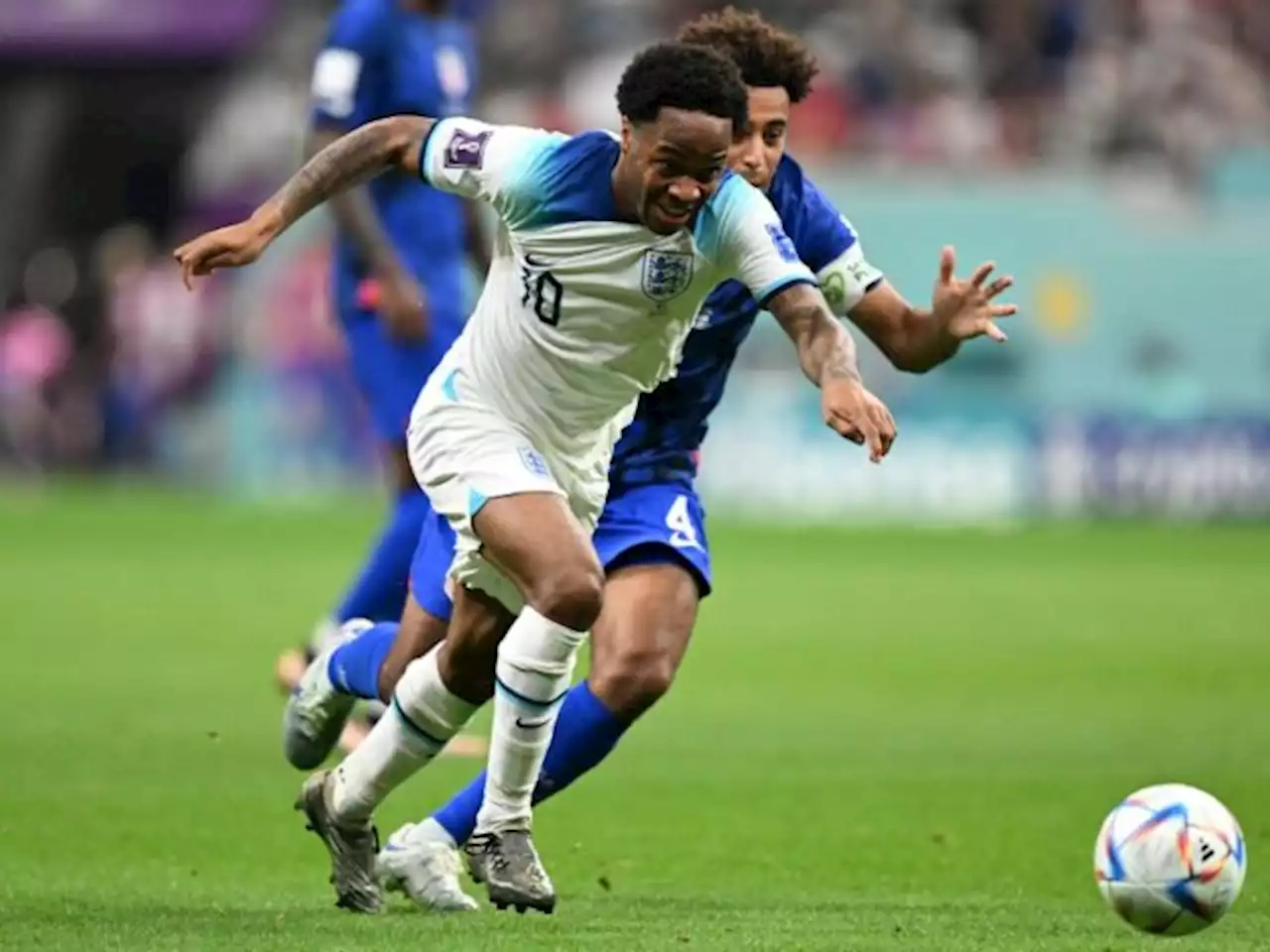 Sterling Kembali ke Timnas Inggris Jelang Perempat Final Lawan Prancis