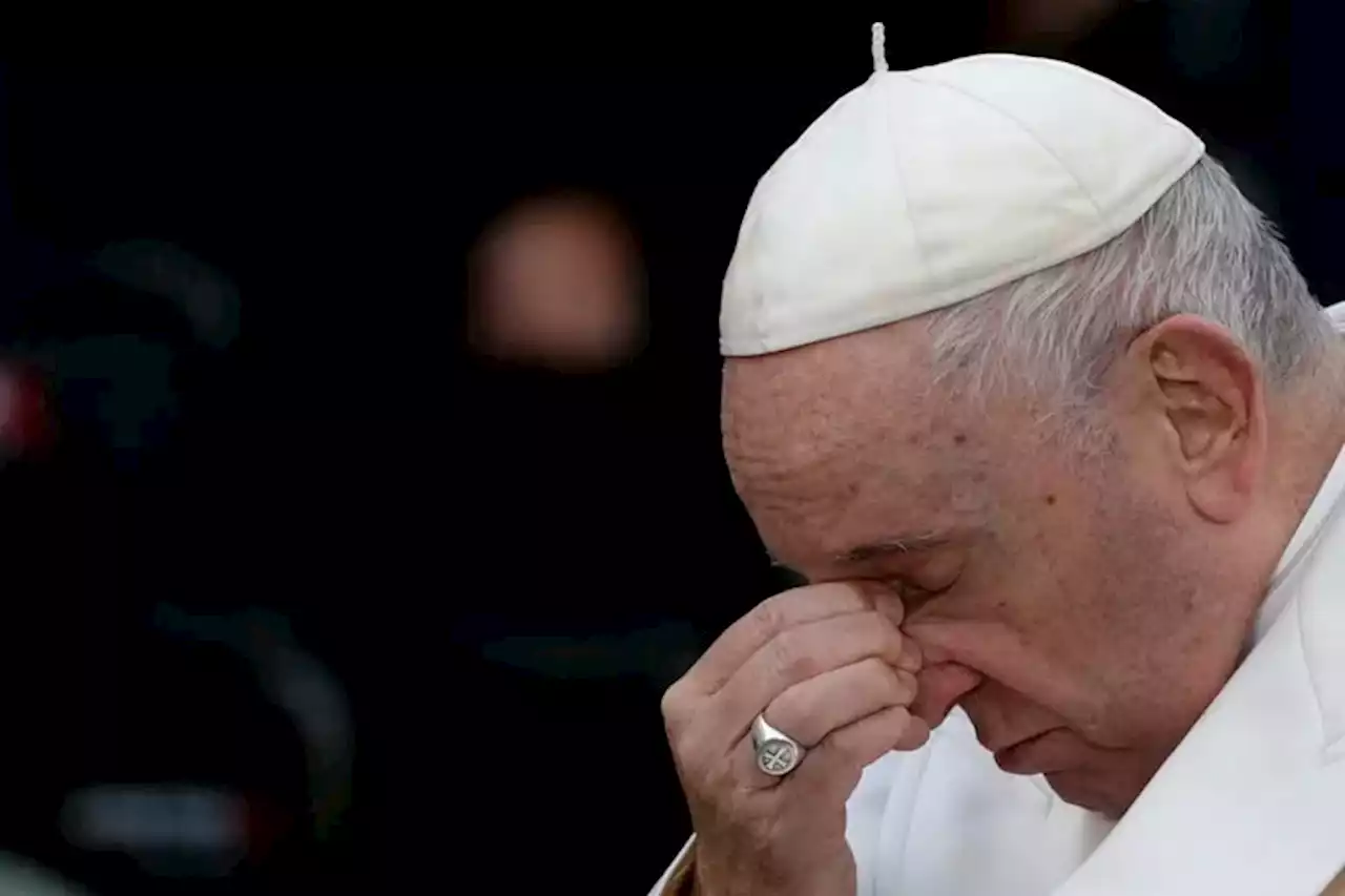 El papa Francisco lloró al mencionar la guerra en Ucrania en una oración pública