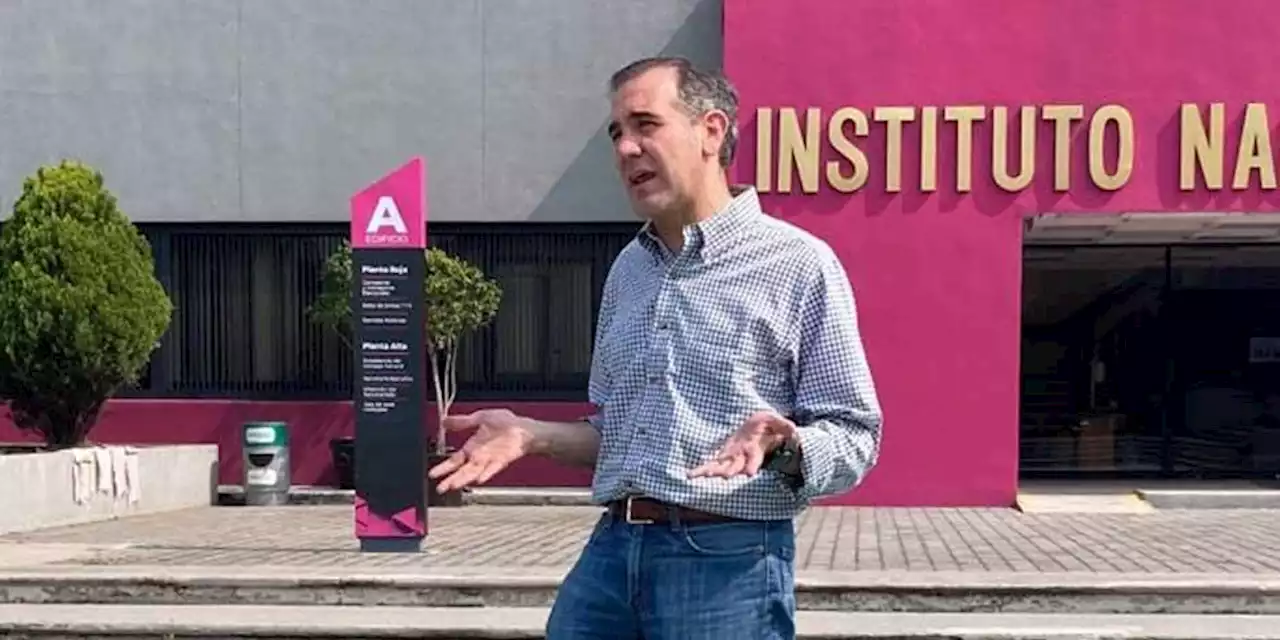 Córdova responde con foto a señalamiento de promover marcha con recursos del INE