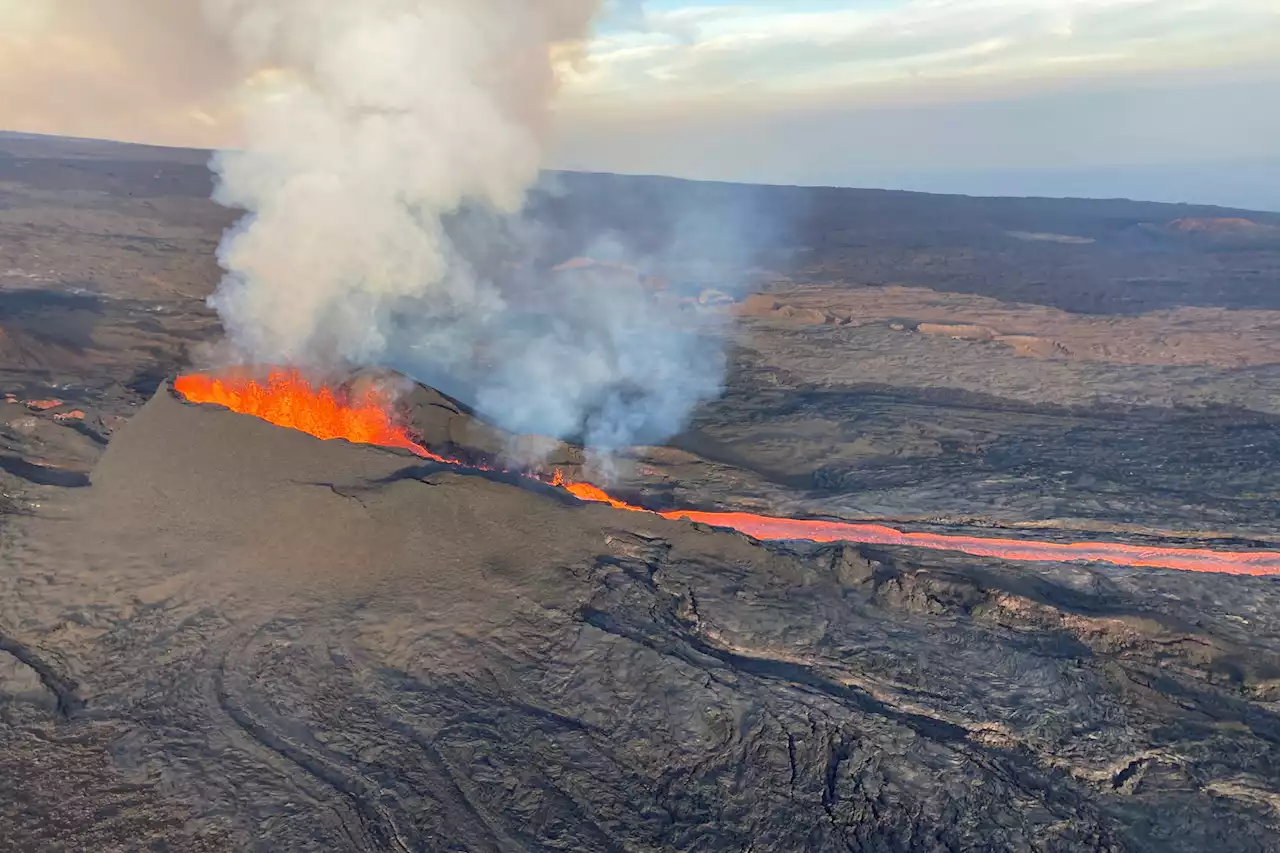 Lava From Hawaii's Mauna Loa Volcano No Longer Imminent Threat to Big Island Highway