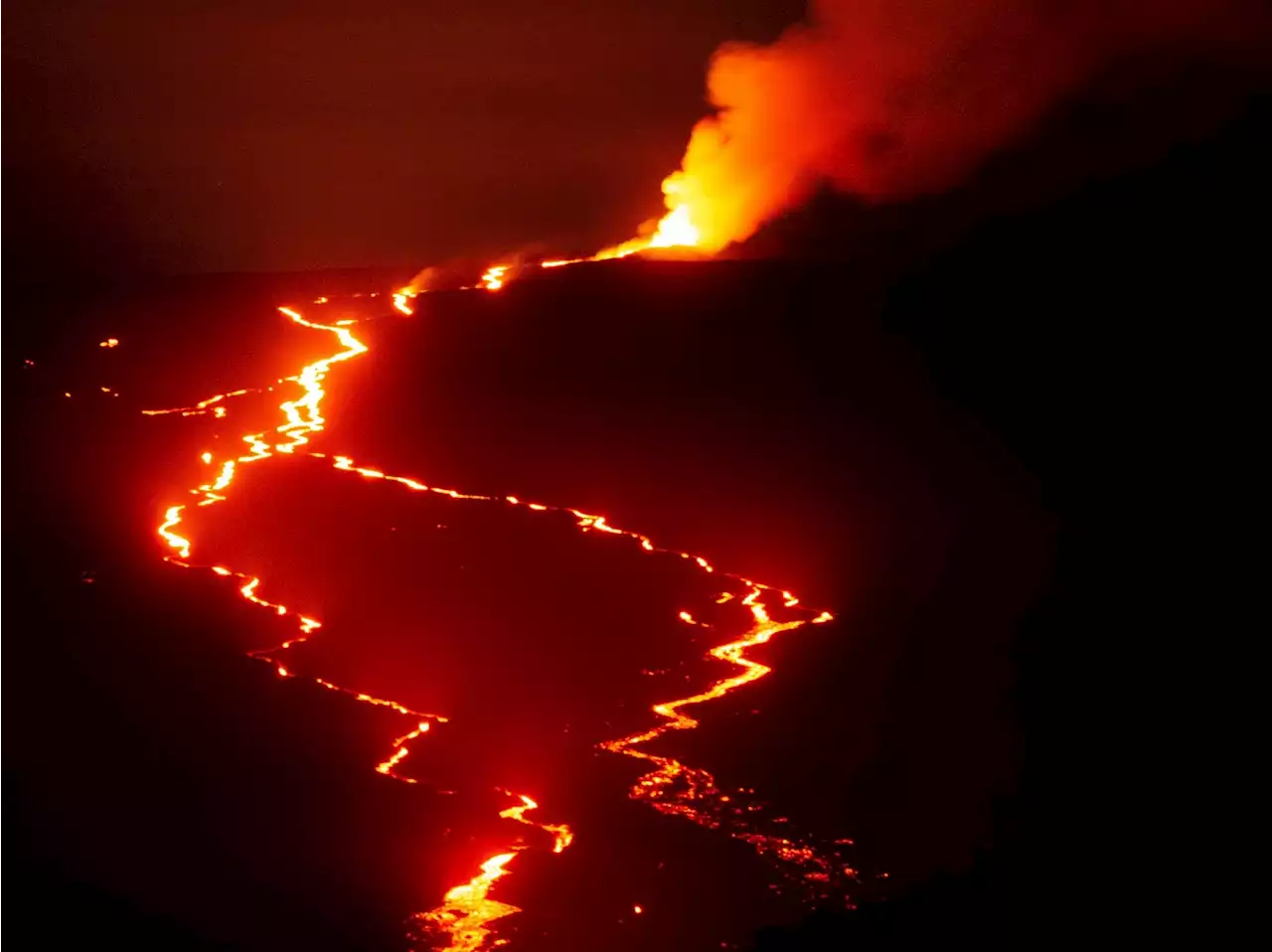 Mauna Loa lava no longer imminent threat to Hawaii highway