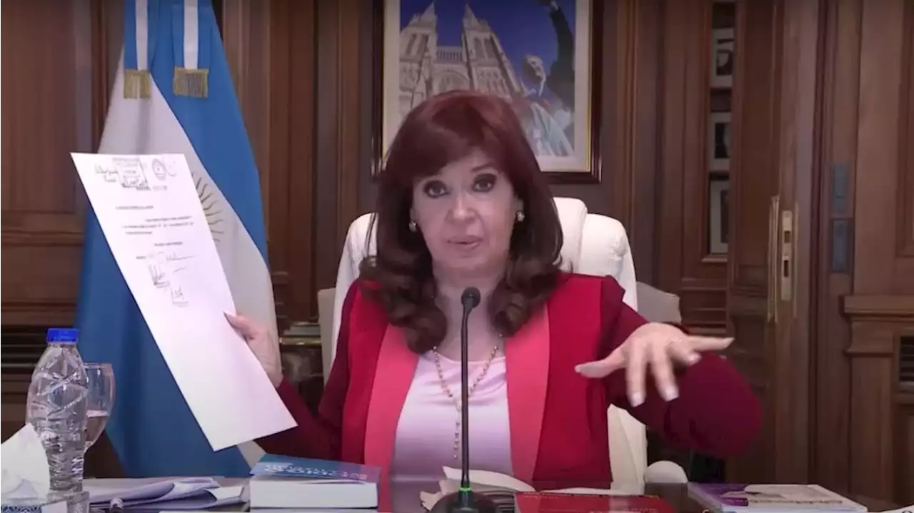 Cristina Kirchner tiene Covid y tuvo que suspender su aparición pública del lunes