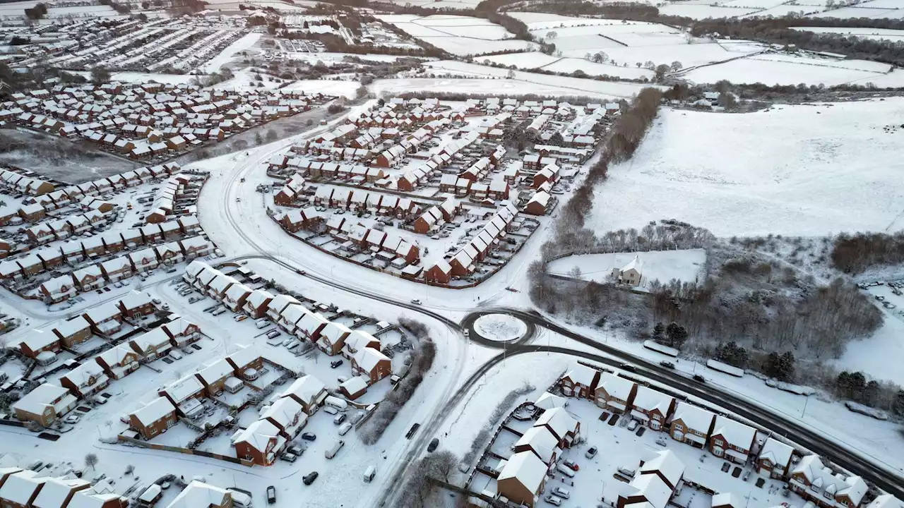 UK weather: Snow and ice warning issued for London and South East by Met Office as Arctic blast grips UK