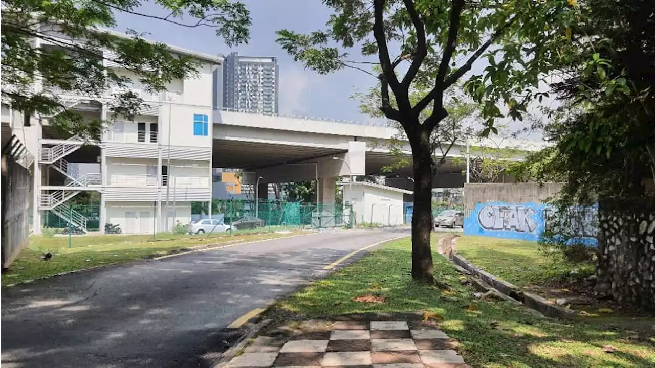 Naik taraf lorong pejalan kaki Stesen LRT Wangsa Maju