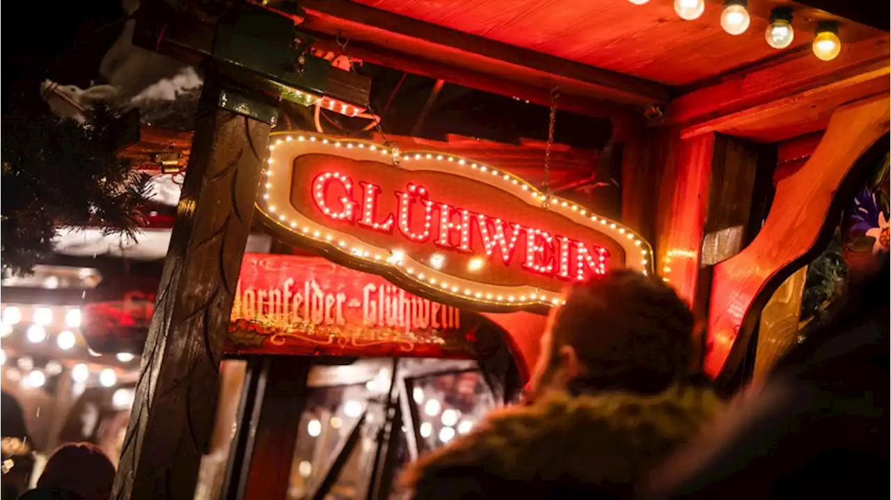 Weihnachtsmarkt: Eine Glühwein-Verkäuferin über Tassen-Klau, Hygiene und Lumumba