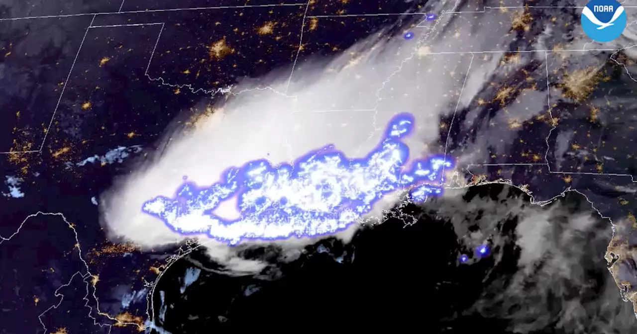 Lightning bolt stretching 477 miles over 3 U.S. states sets world record: 'Absolutely extraordinary'