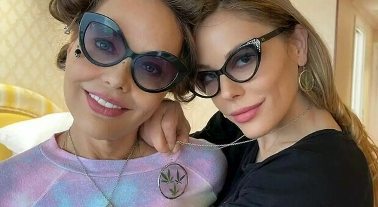 Sanremo, Ornella Muti posta una foto con foglie di marijuana: scoppia la polemica