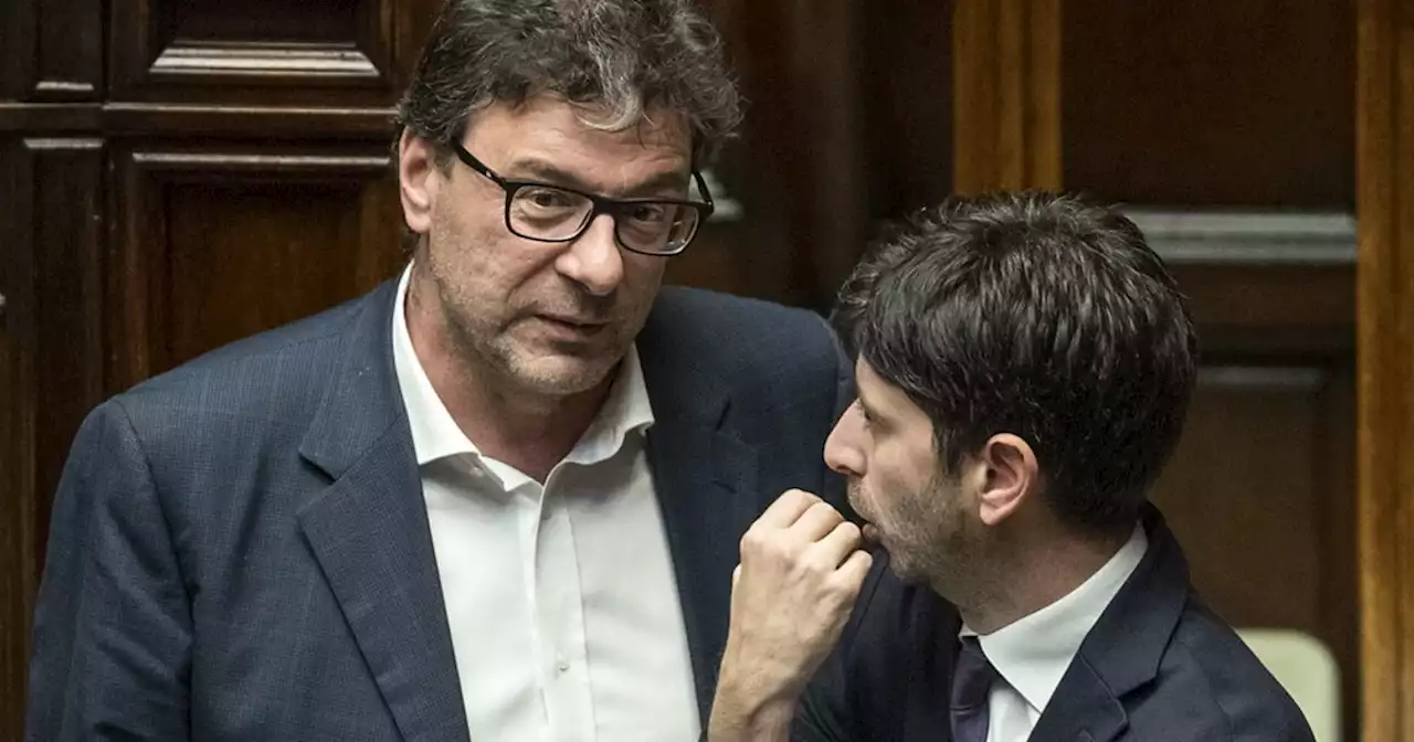 Giancarlo Giorgetti durissimo contro Speranza in CdM: 'Basta! Come spieghi questa roba?', tensione alle stelle