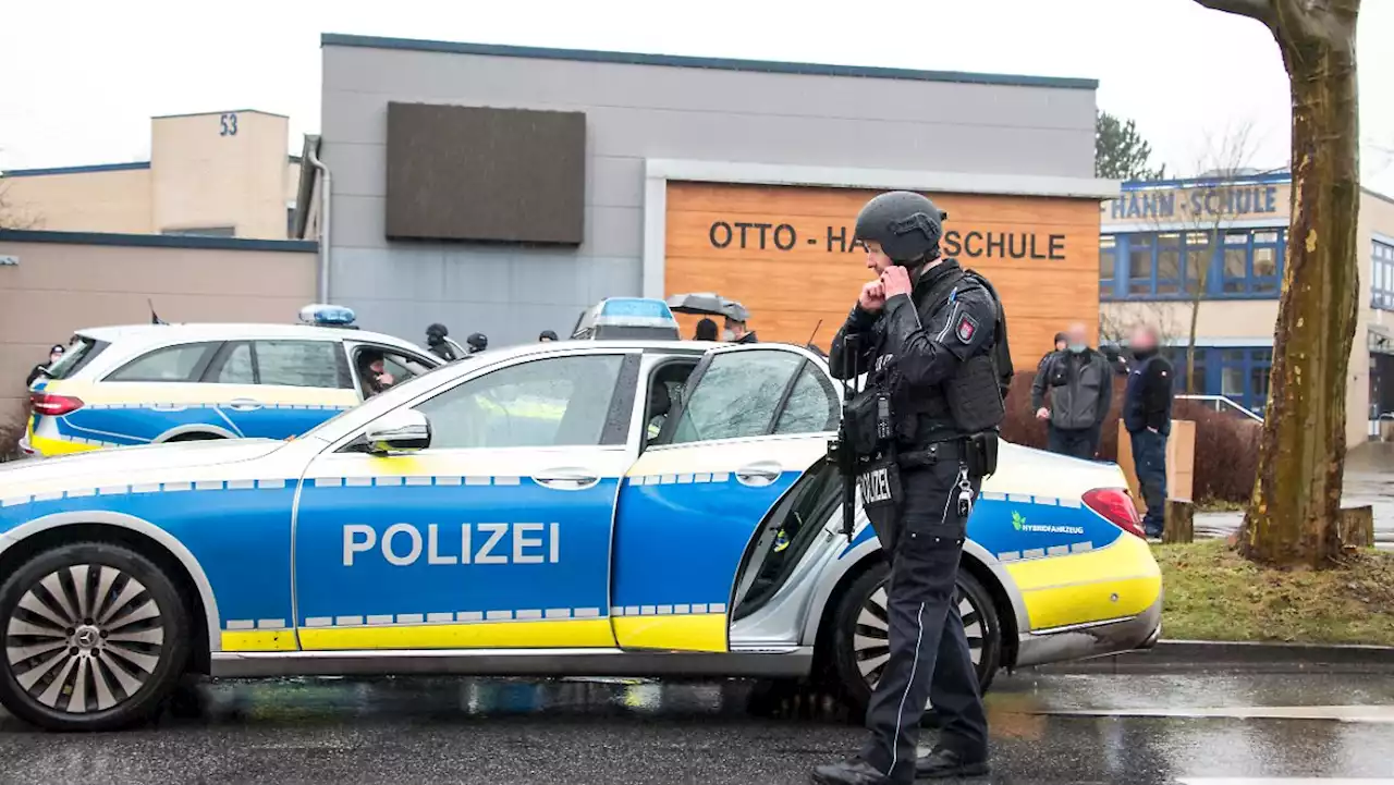 Entwarnung an Hamburger Schule - Polizei: Keine Waffe entdeckt
