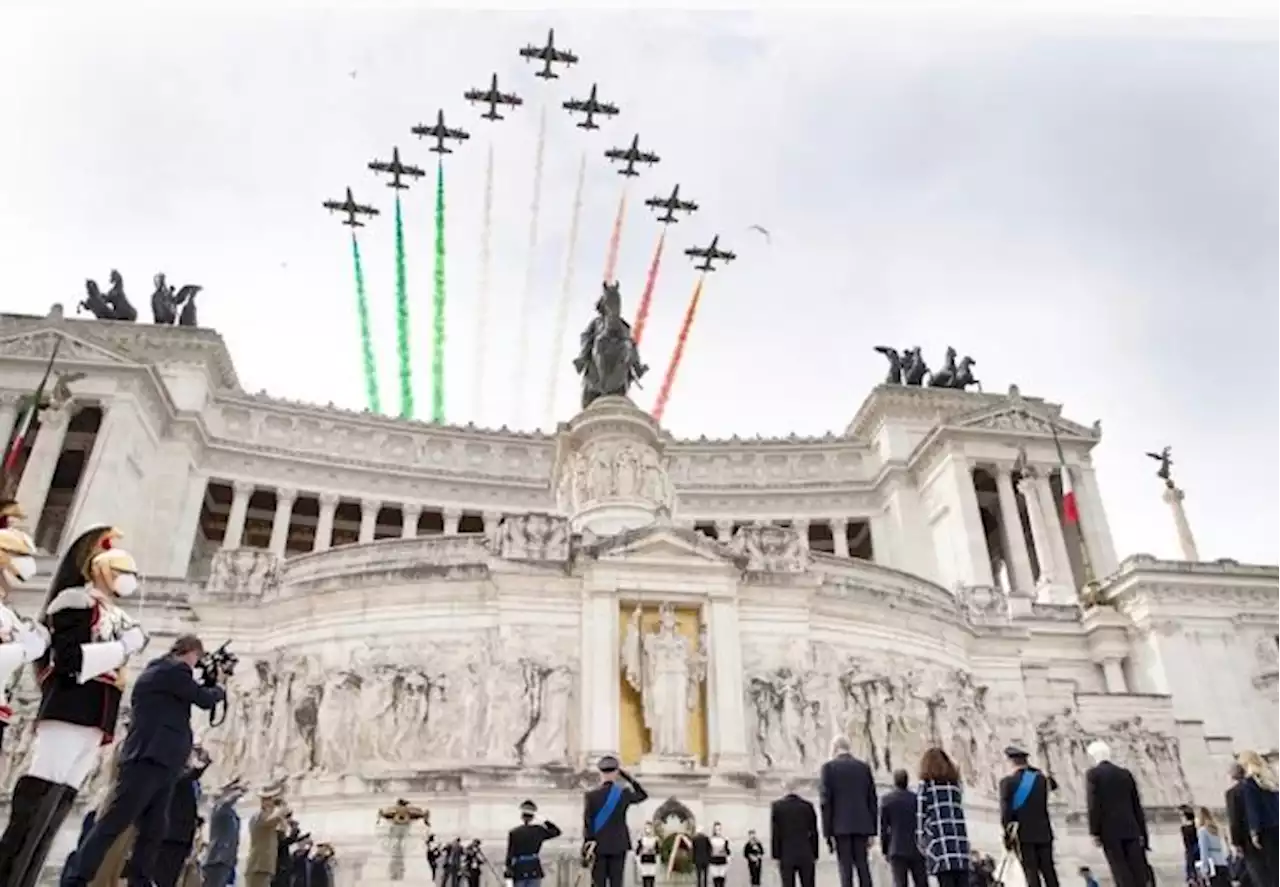 Giuramento bis di Mattarella: dal discorso all’omaggio all’Altare della Patria, i preparativi per la cerimonia