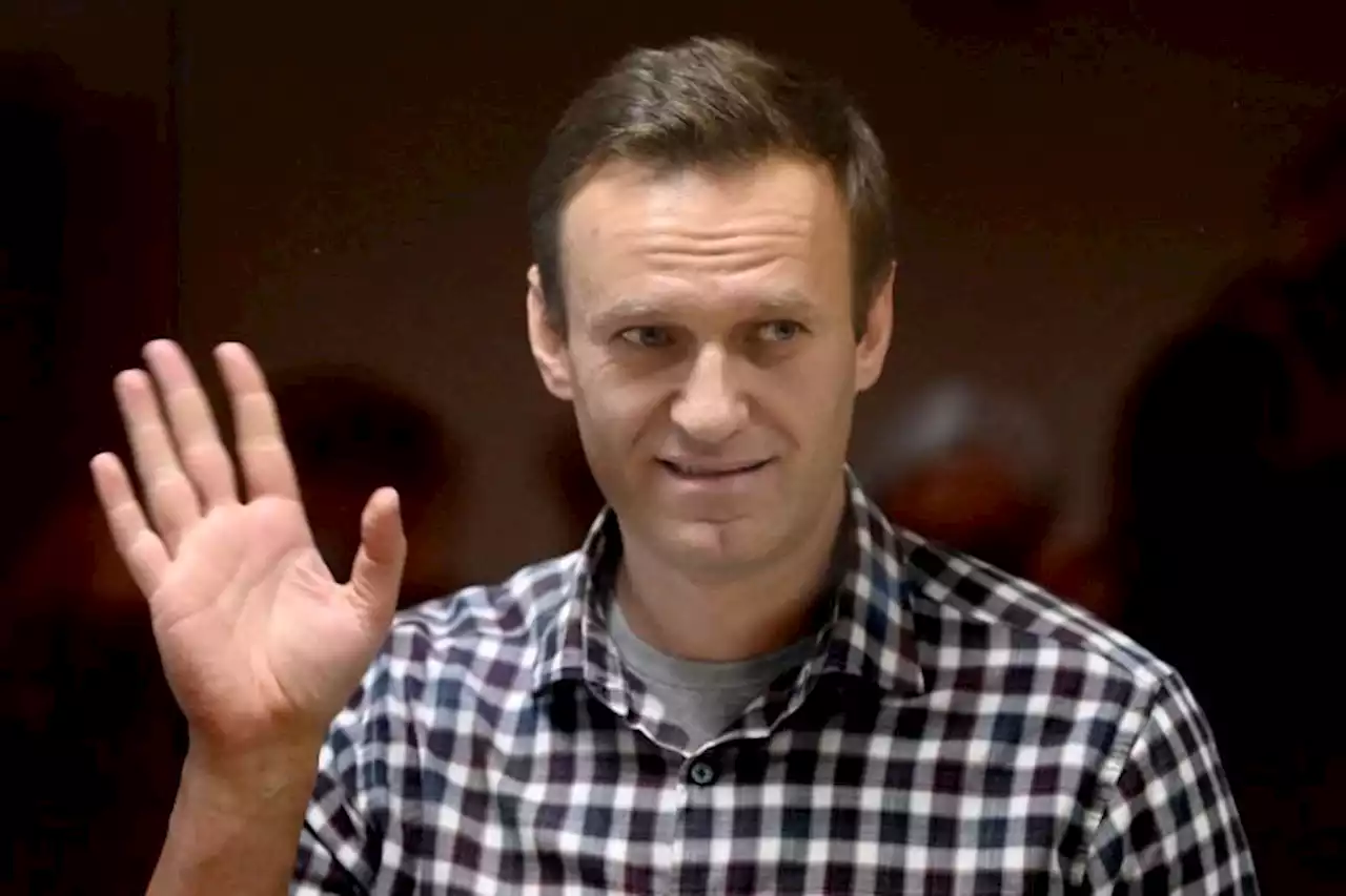 Under state pressure, news outlets in Russia delete content on Kremlin critic Alexei Navalny