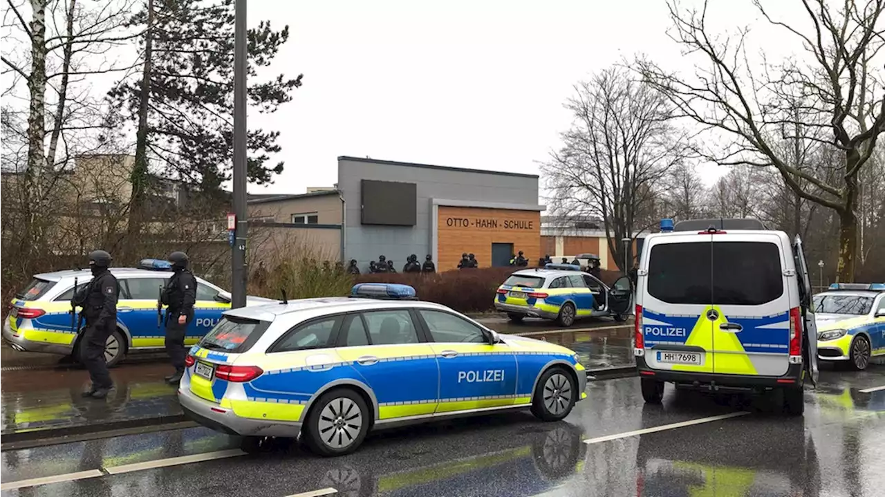 Bewaffneter Jugendlicher: Entwarnung für Hamburger Schule