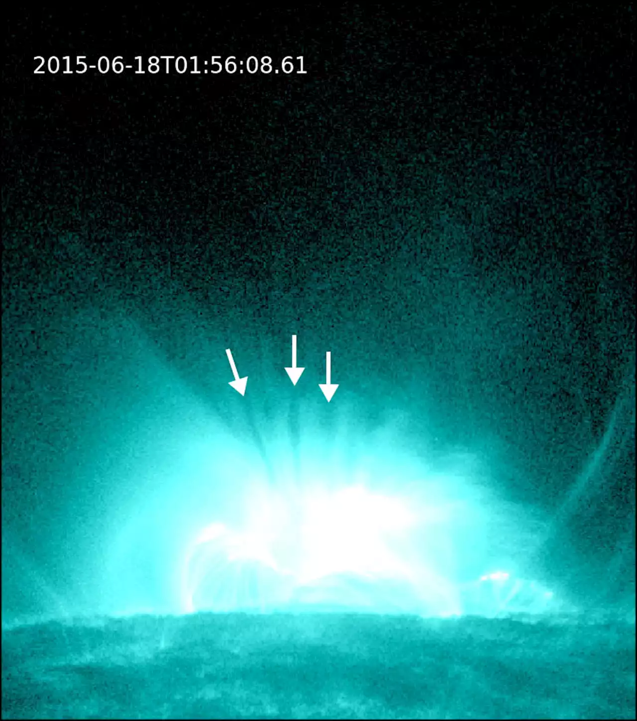 During a Solar Flare, Dark Voids Move Down Towards the Sun. Now We Know Why - Universe Today