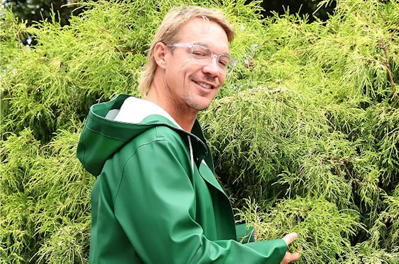 WATCH | Diplo surprises fans with new music at ‘random park’ | Channel