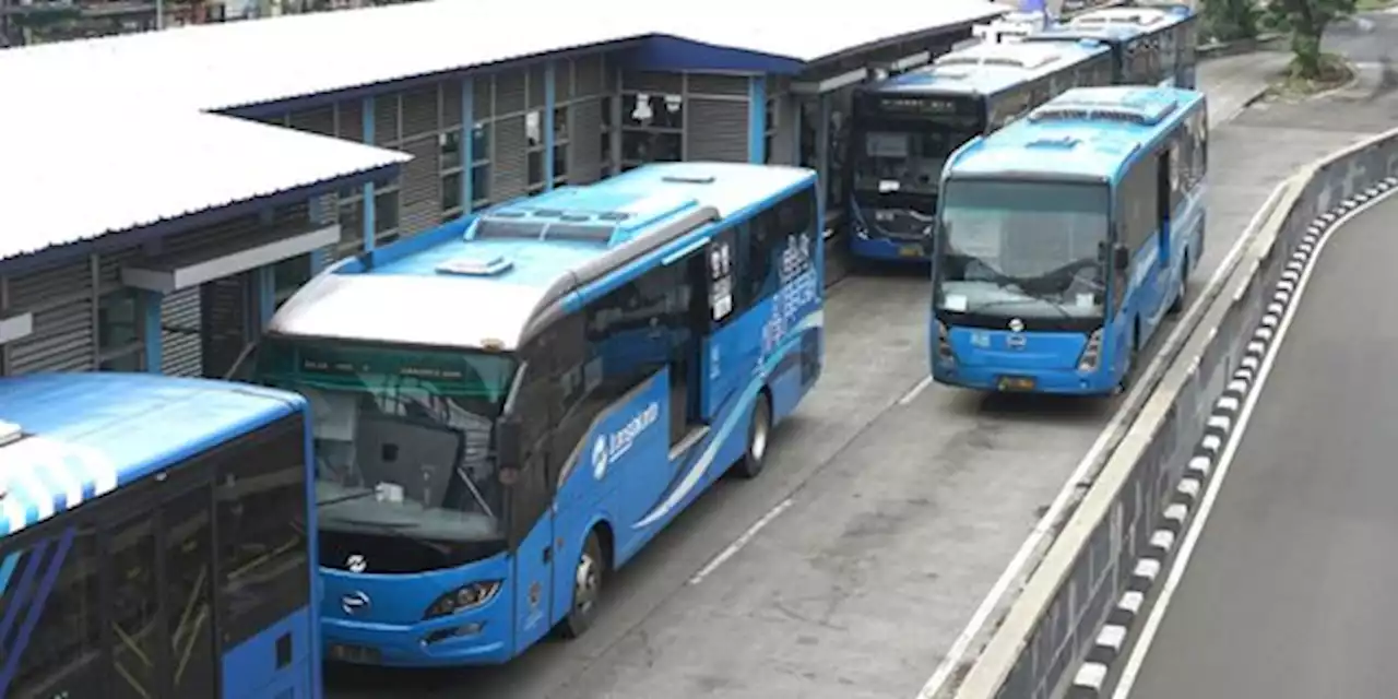 TransJakarta Kembali Batasi Kapasitas Penumpang jadi 70% Mulai 12 Februari | merdeka.com