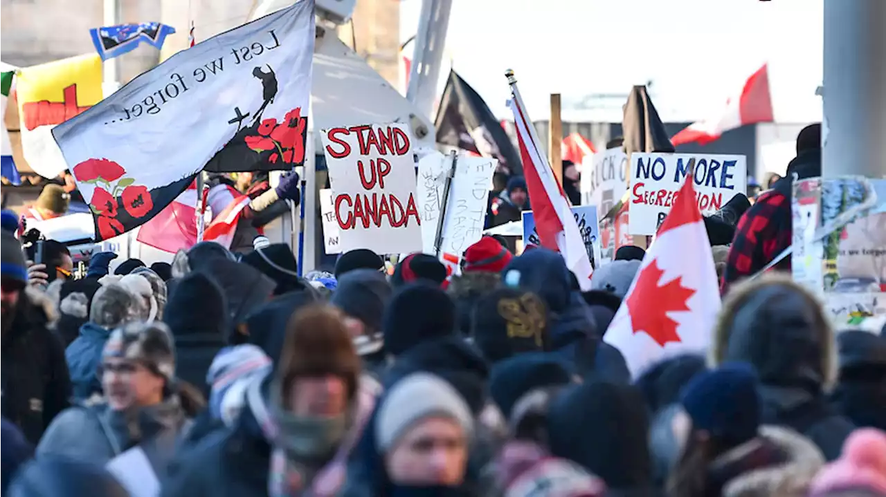 Canadian ministers urge protesters to end blockade of US border crossings