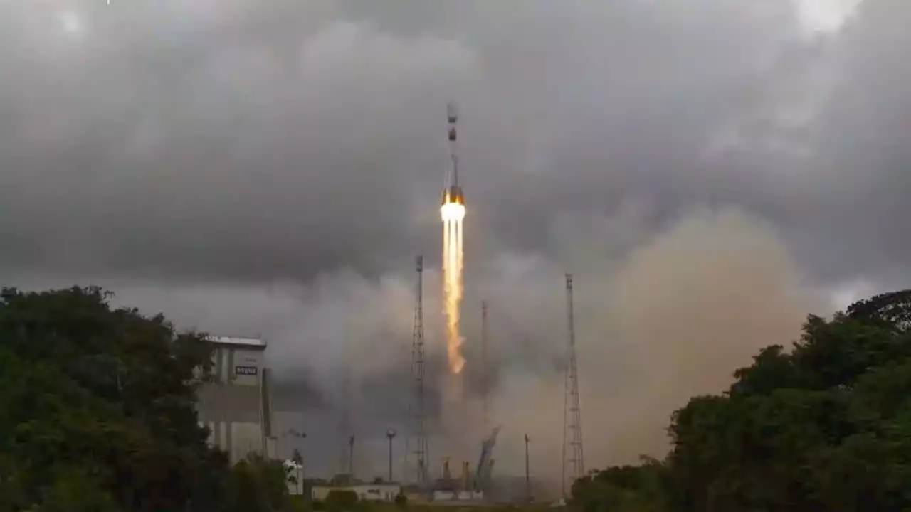 Arianespace launches 34 OneWeb satellites on Soyuz rocket in 1st launch of 2022