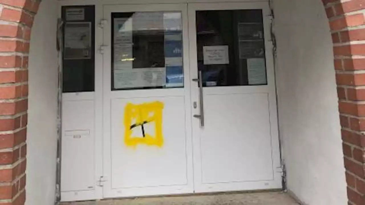 Attackers vandalise mosque with Nazi swastika in Germany