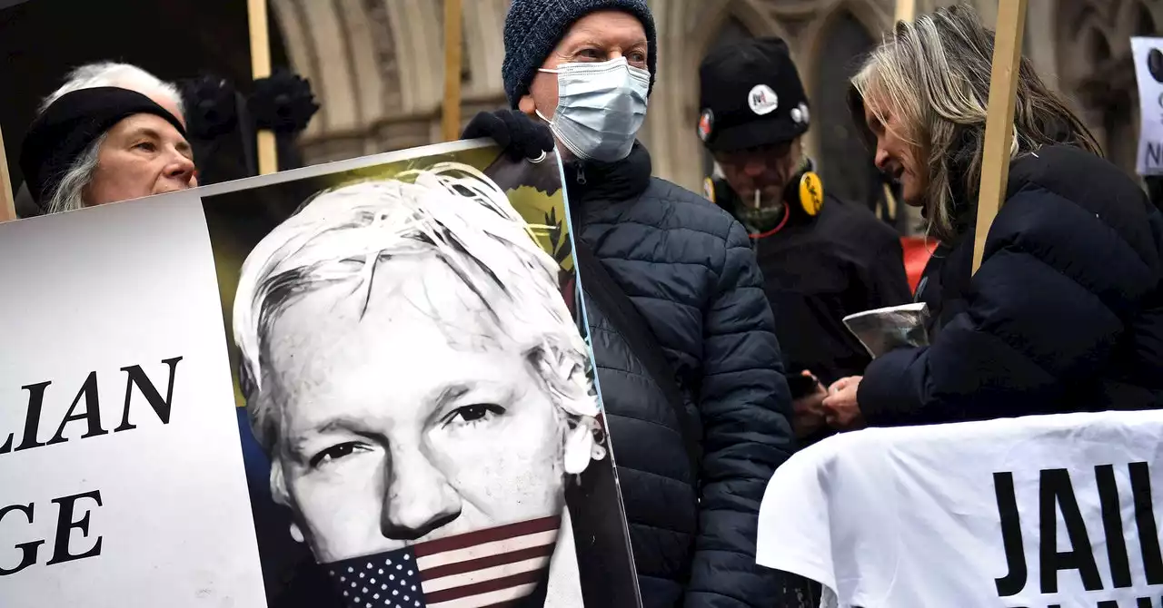 Assange’s NFT Clock Sale Rides a Wave of DAO Crowdfunding