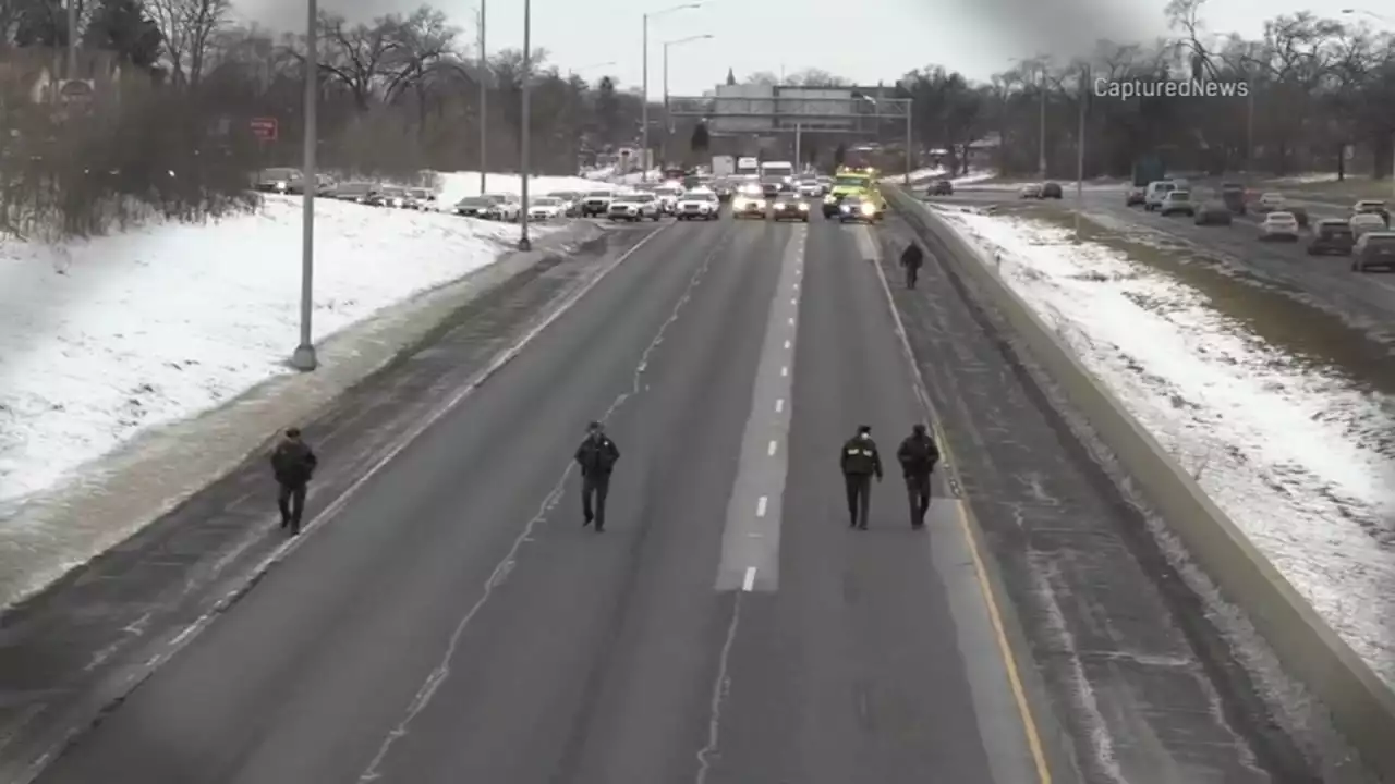 1 hurt in I-57 Chicago expressway shooting on South Side, Illinois State Police say