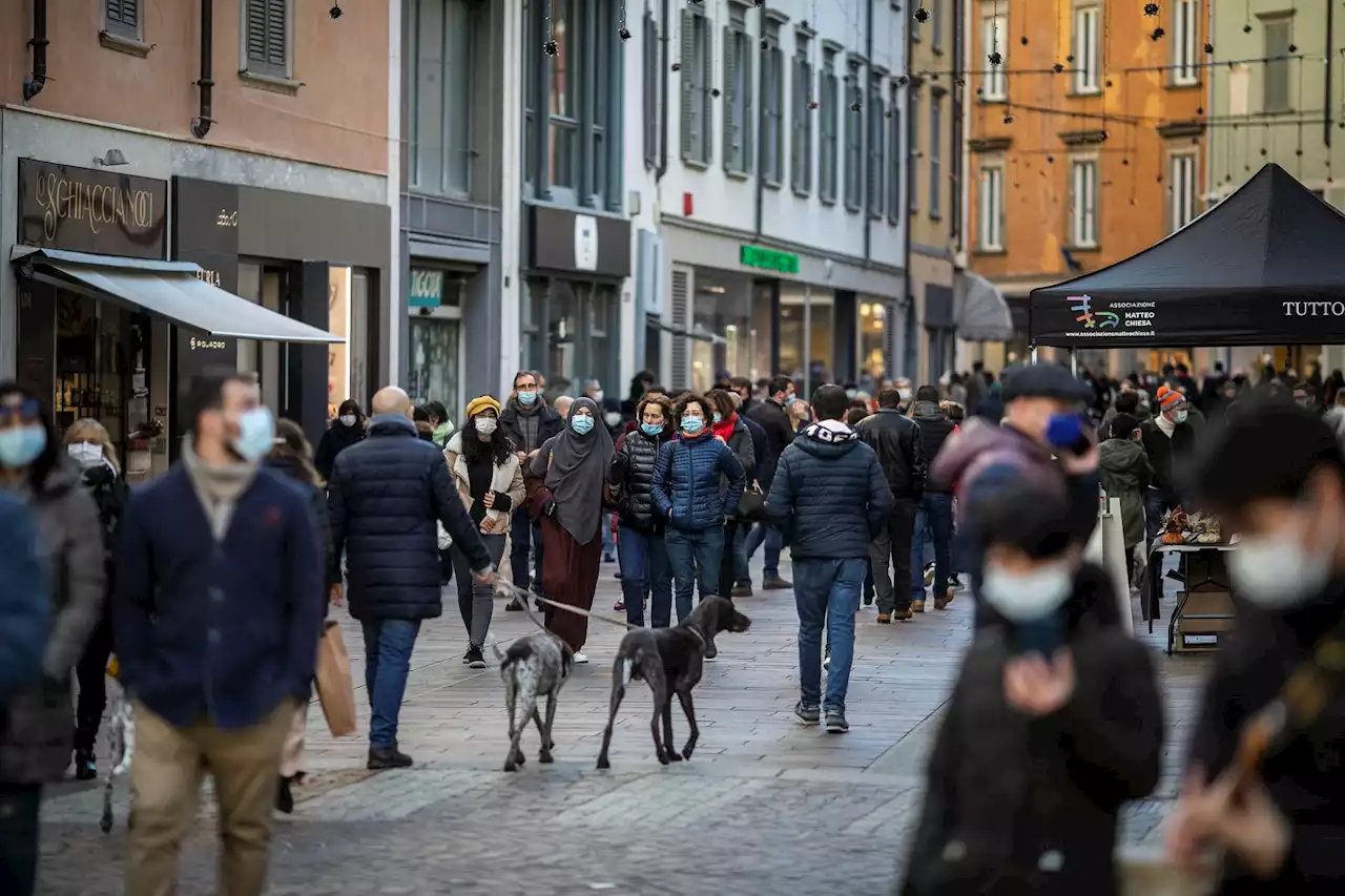 Covid oggi Italia, giù incidenza: Rt sotto soglia epidemica