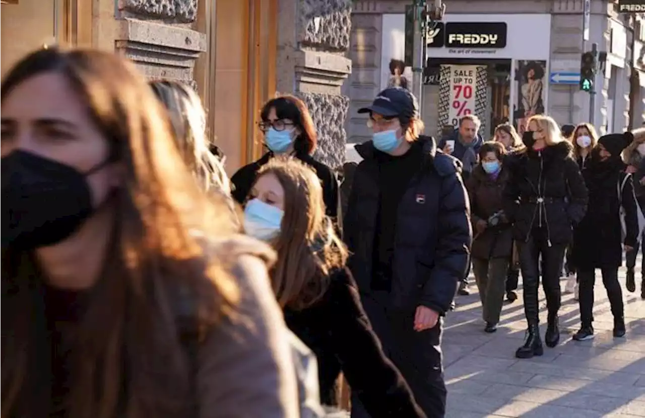 Stop mascherine all'aperto, Salmaso: 'Ma precauzioni restano necessarie'