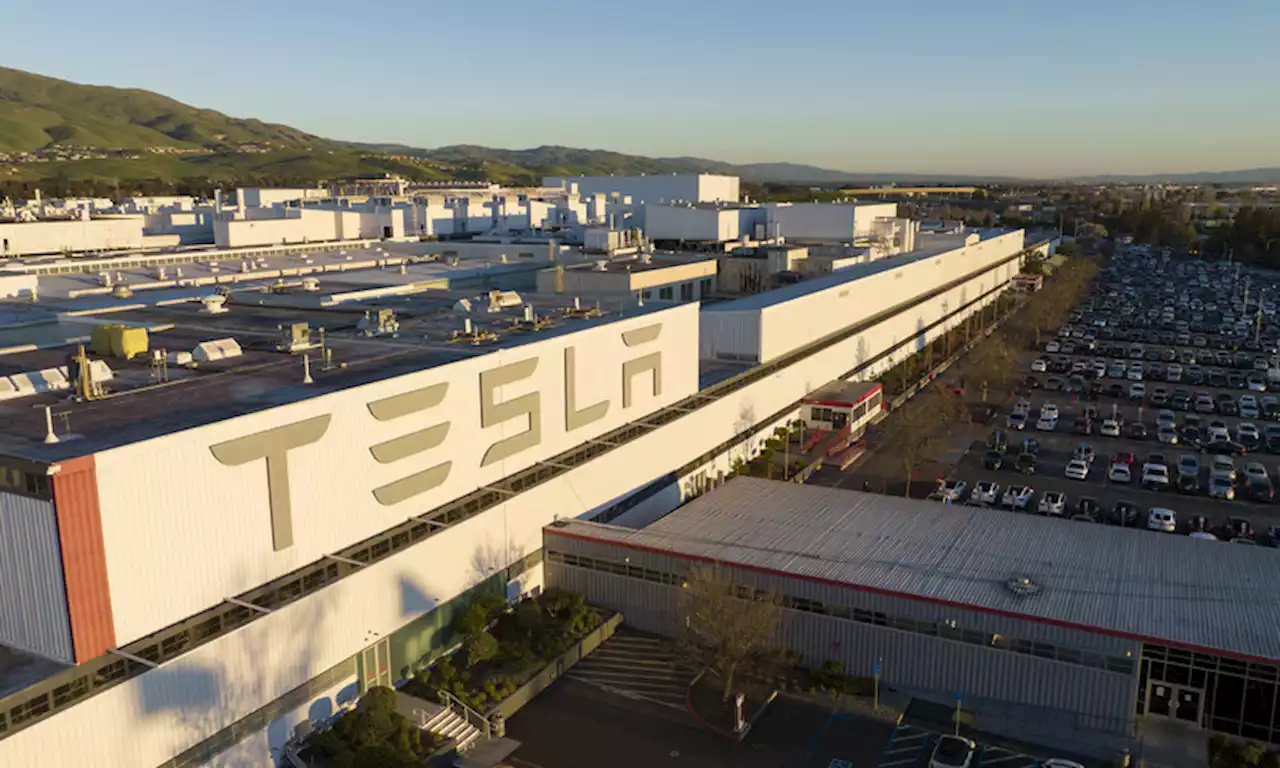 Tesla richiama oltre 500 mila veicoli negli Usa