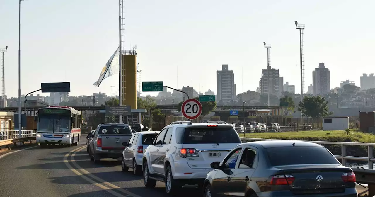 Misiones: YPF empezó a cobrar más cara la nafta a los autos con patente extranjera