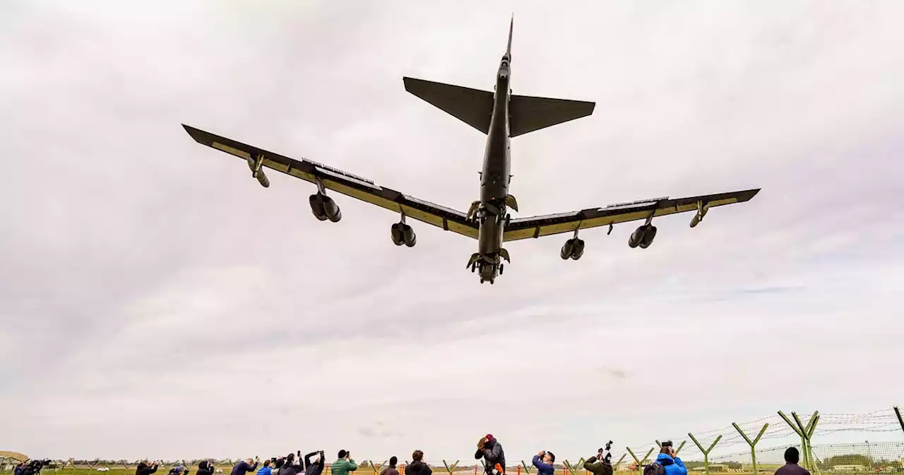 Amid Ukraine Tension, US Deploys Nuclear-Ready B-52 Bombers to UK