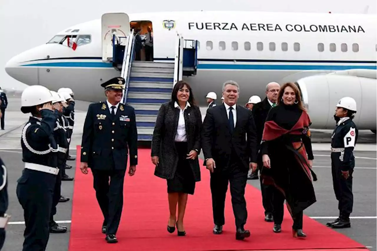 Visita de Duque a Europa: no faltó un viajero frecuente, el hermano del presidente